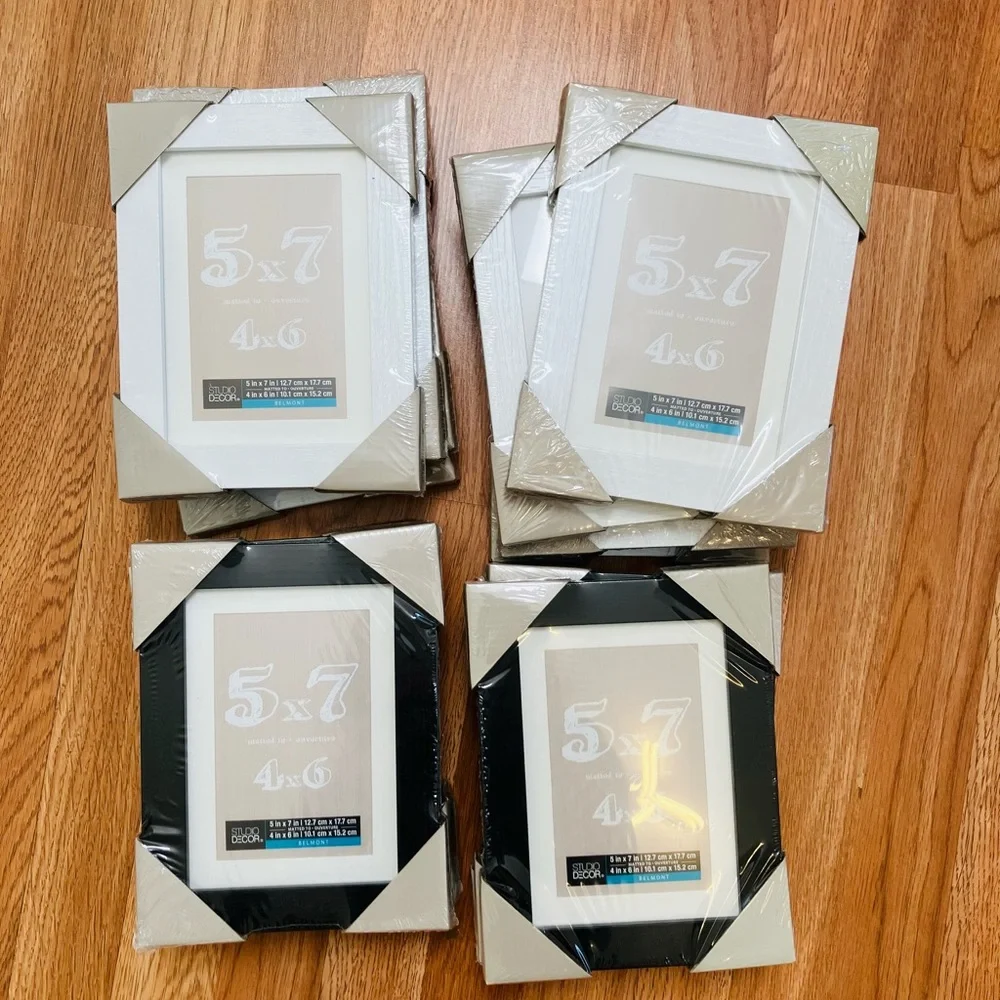 17 pcs Wood White & Black Frame with Mat 4
